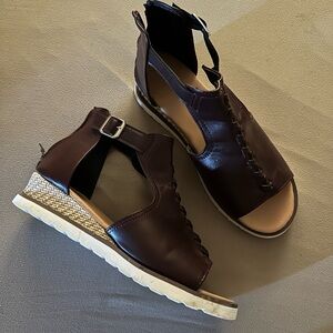 Elegant Brown Sandals